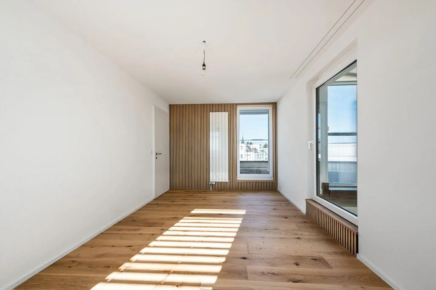 Renovated 3.5-room penthouse with XXL terrace (no lift) - Photo 12 of 17