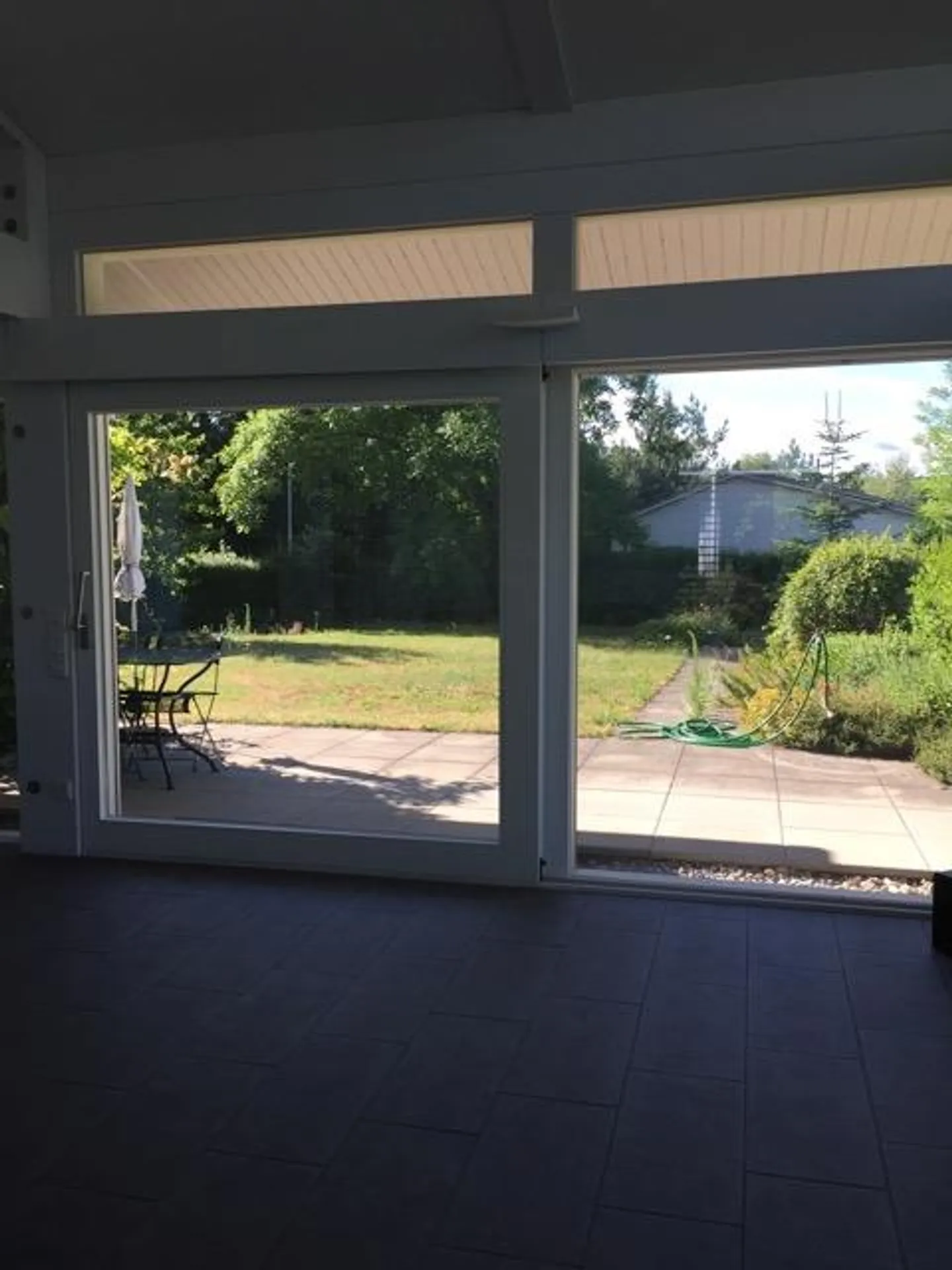 Bungalow individuel avec grand jardin près de l'hôpital. - Photo 4 sur 13
