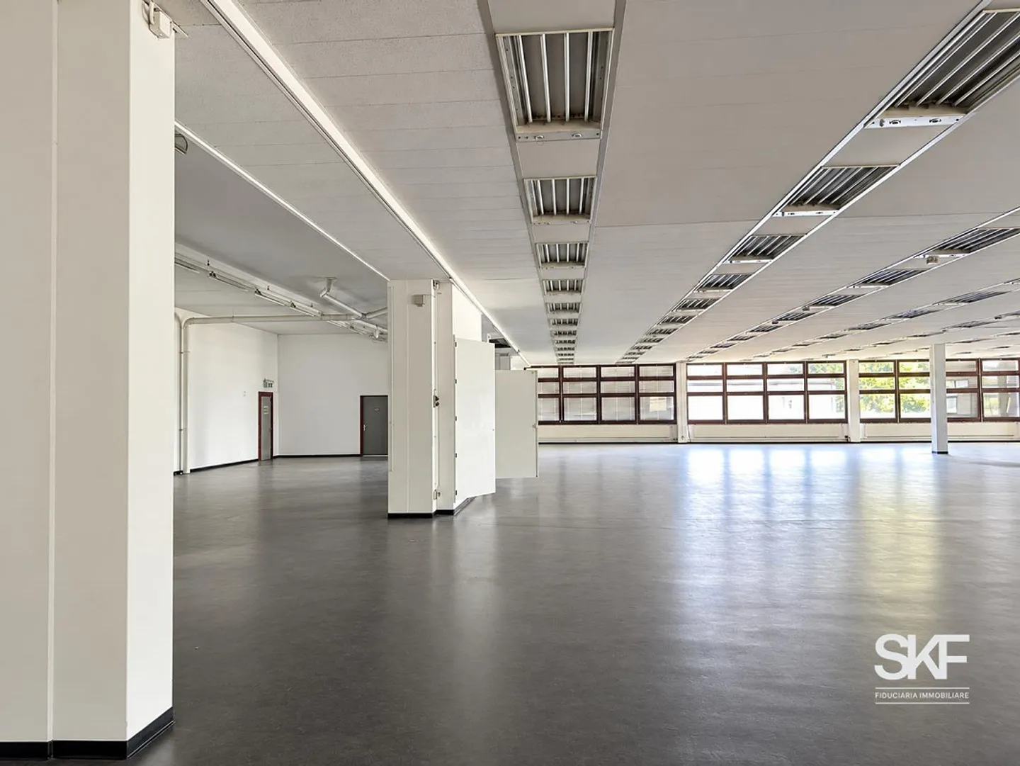 FOR SALE LARGE WAREHOUSE/COMMERCIAL/INDUSTRIAL DEPOSIT - Photo 4 of 12