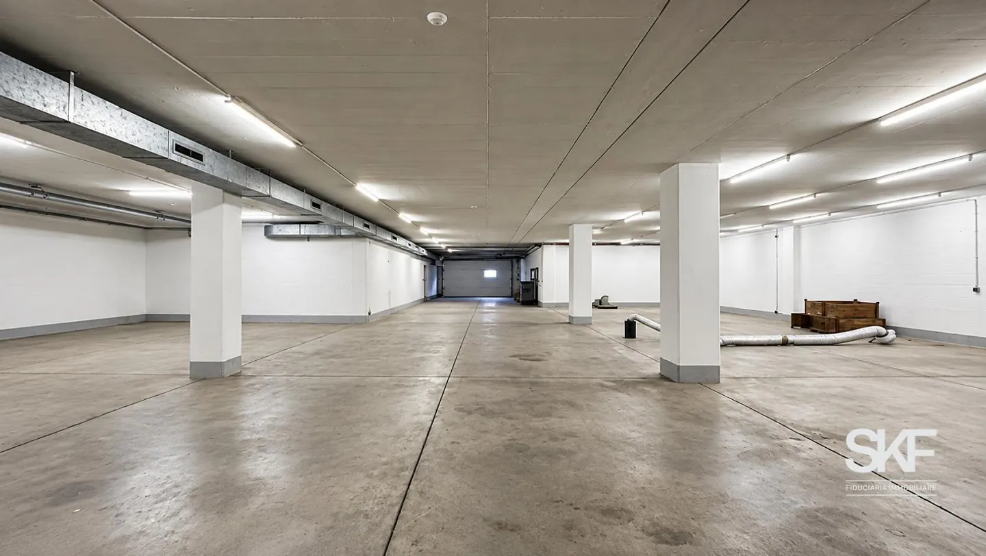 FOR SALE LARGE WAREHOUSE/COMMERCIAL/INDUSTRIAL DEPOSIT - Photo 5 of 12