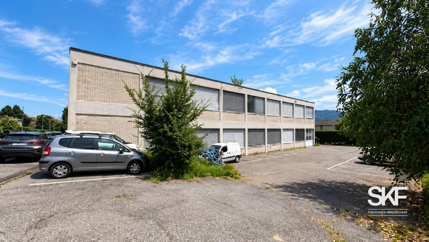 FOR SALE LARGE WAREHOUSE/COMMERCIAL/INDUSTRIAL DEPOSIT - Photo 8 of 12