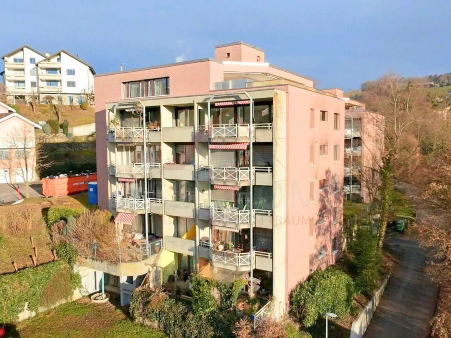 Spacious 5.5-room apartment in a quiet location in Adligenswil - Photo 1 of 10