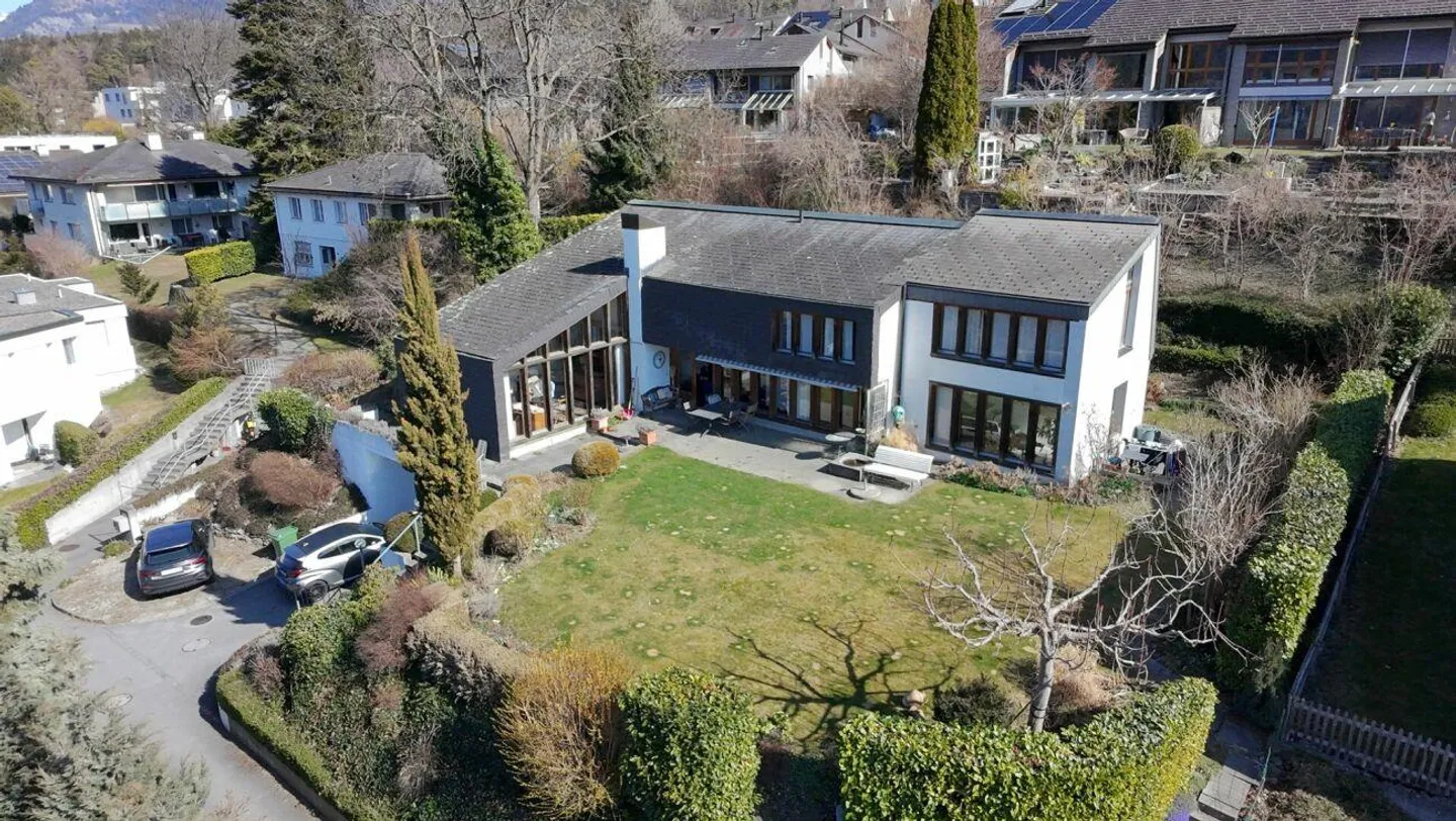 Exklusives 5.5 Zimmer-Einfamilienhaus mit angebautem 2.5 Zimmer-Hau... - Foto 1 von 8