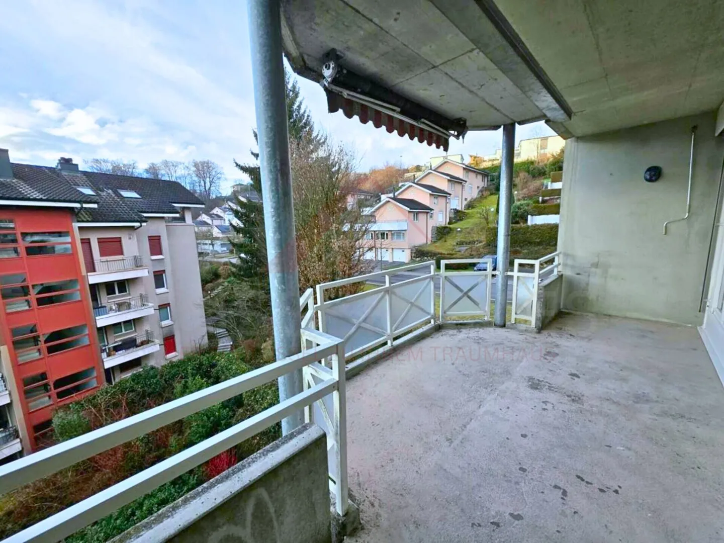 Spacious 5.5-room apartment in a quiet location in Adligenswil - Photo 3 of 10