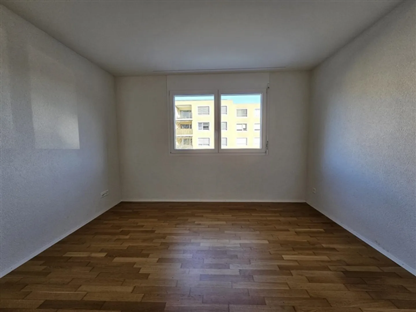 Large modern apartment with balcony of 4.5 rooms - Photo 9 of 12