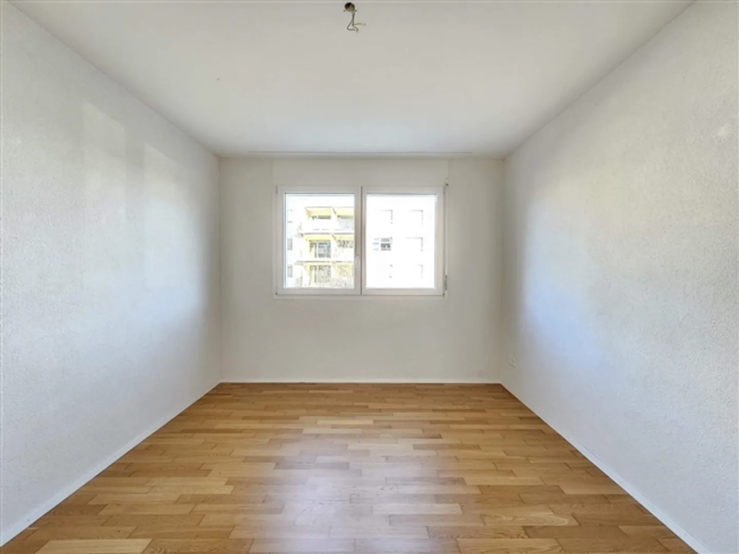 Large modern apartment with balcony of 4.5 rooms - Photo 8 of 12