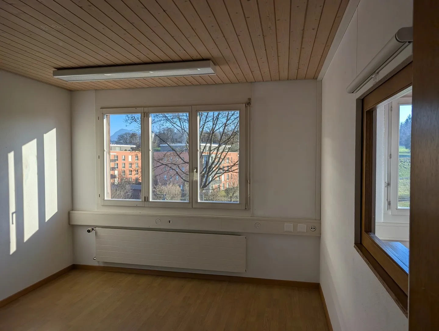 Affordable, bright offices/studios/hobby spaces from 16 m2 - 47 m2, total approx. 110 m2 - Photo 1 of 6