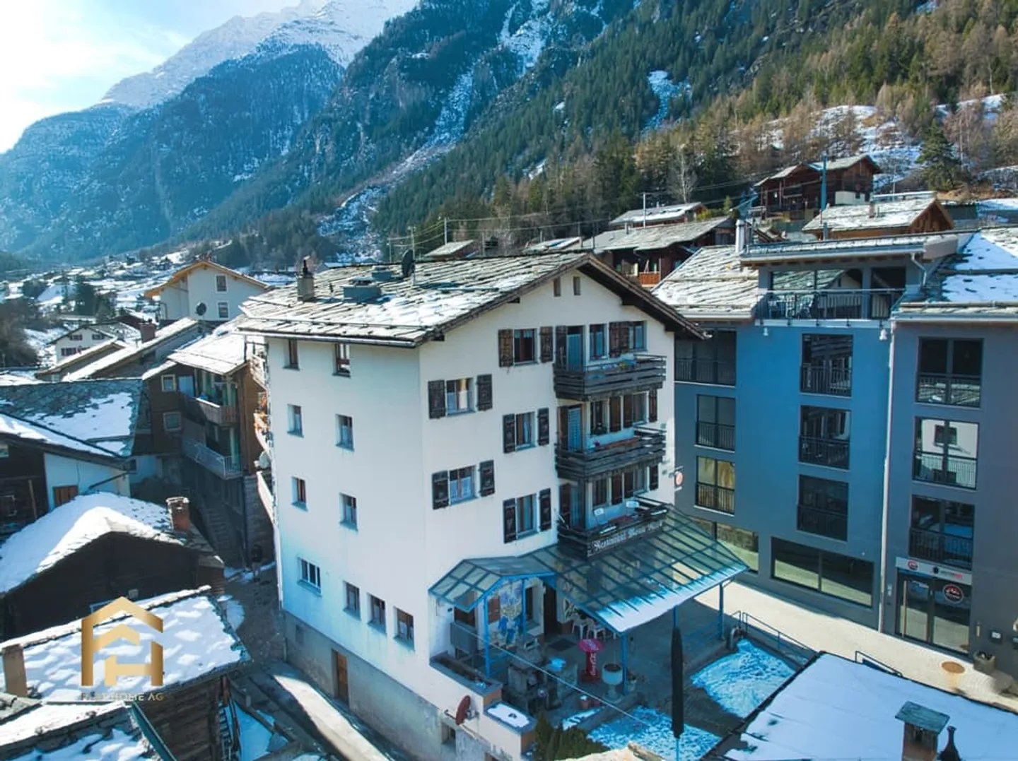 Spacious 4.5-room apartment with 2 balconies in the center of St. Niklaus - Photo 12 of 13