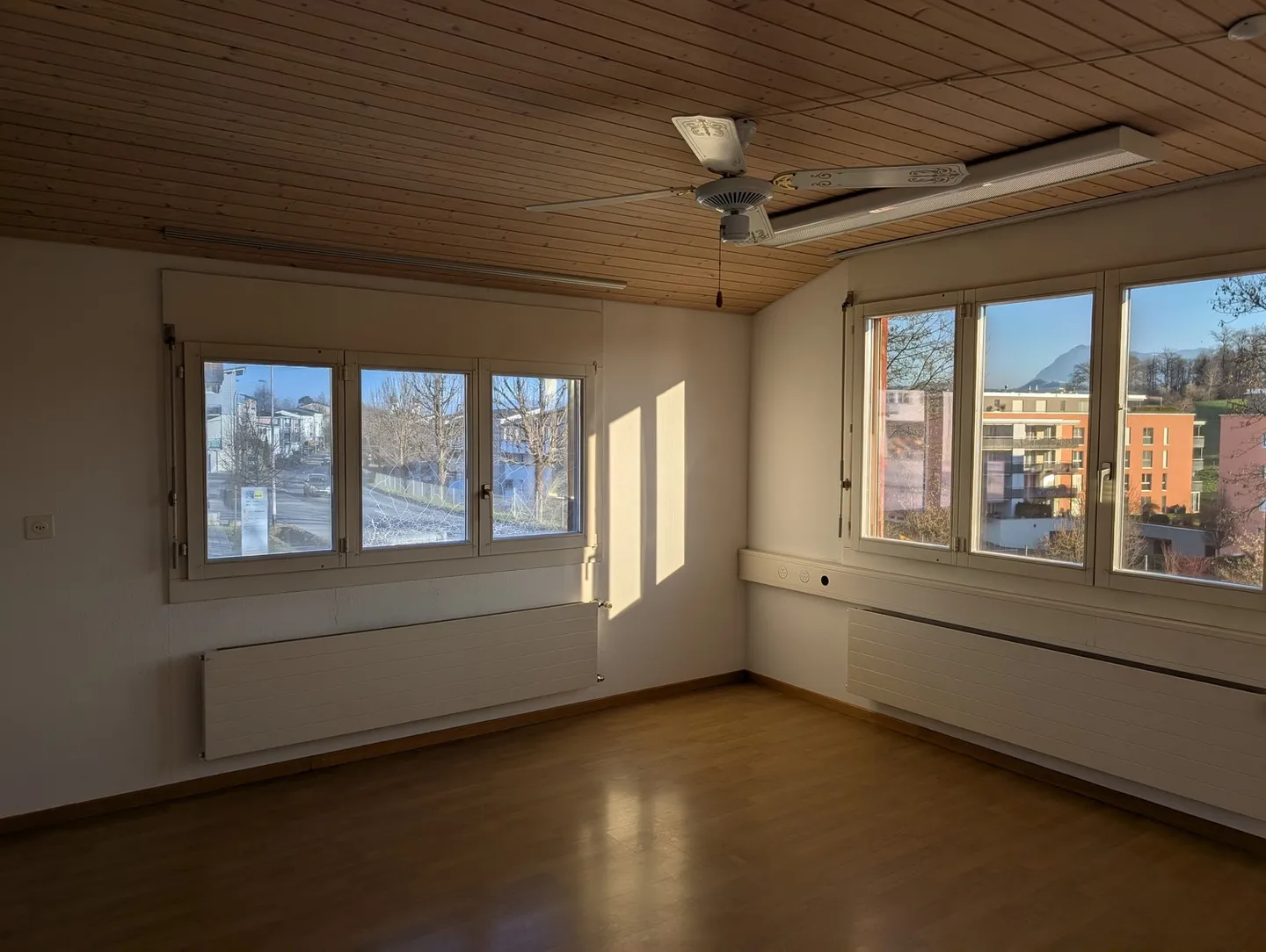 Affordable, bright offices/studios/hobby spaces from 16 m2 - 47 m2, total approx. 110 m2 - Photo 3 of 6