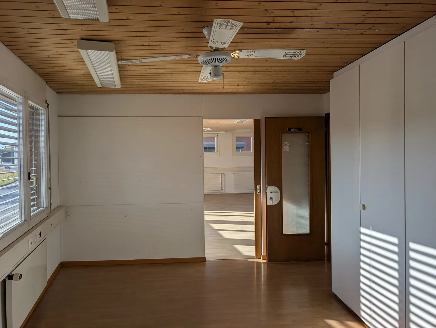 Affordable, bright offices/studios/hobby spaces from 16 m2 - 47 m2, total approx. 110 m2 - Photo 4 of 6