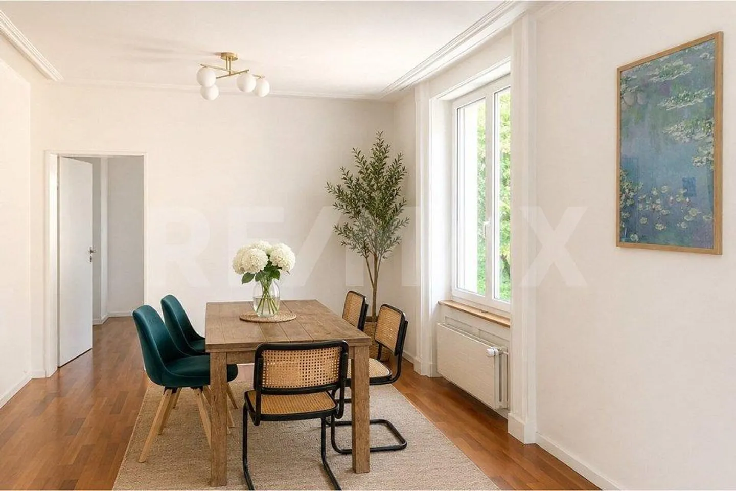 Bright 3.5-room condominium with 2 balconies in a central residential location - Photo 2 of 11