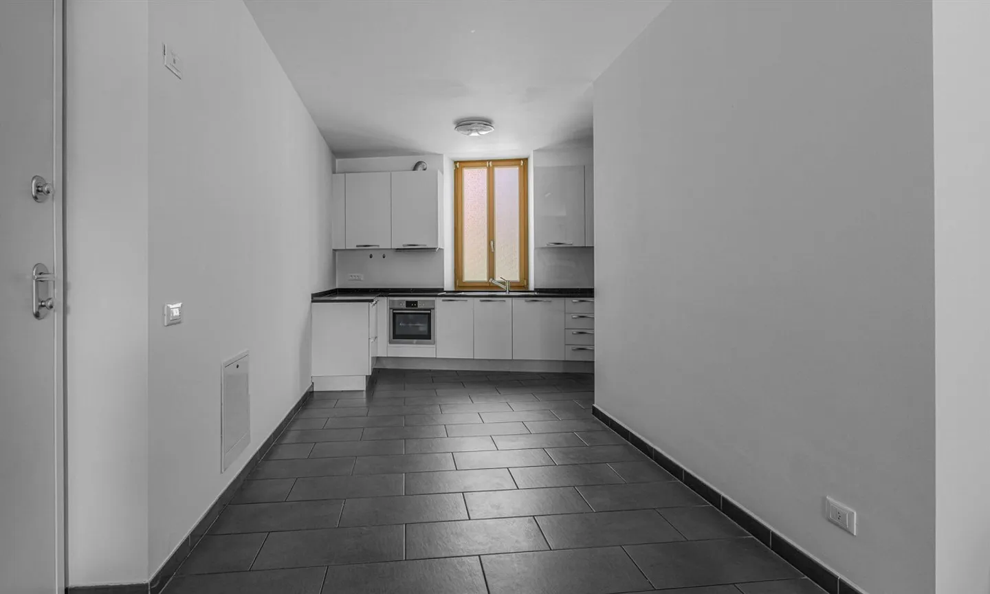 GERÄUMIGES DUPLEX MIT 3.5 ZIMMERN UND TERRASSE IN RANCATE - Foto 4 von 11