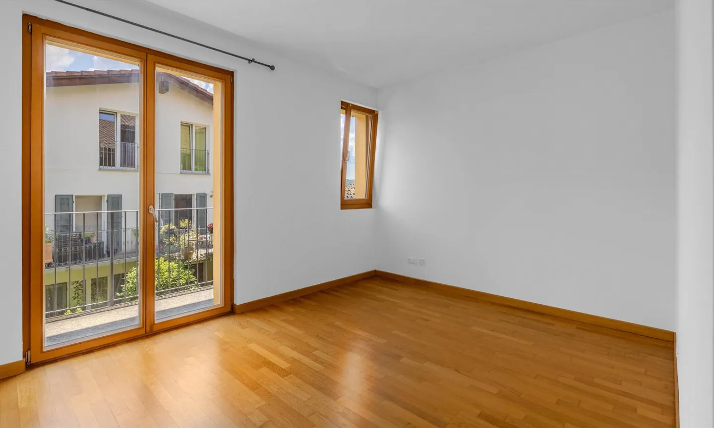 GERÄUMIGES DUPLEX MIT 3.5 ZIMMERN UND TERRASSE IN RANCATE - Foto 8 von 11