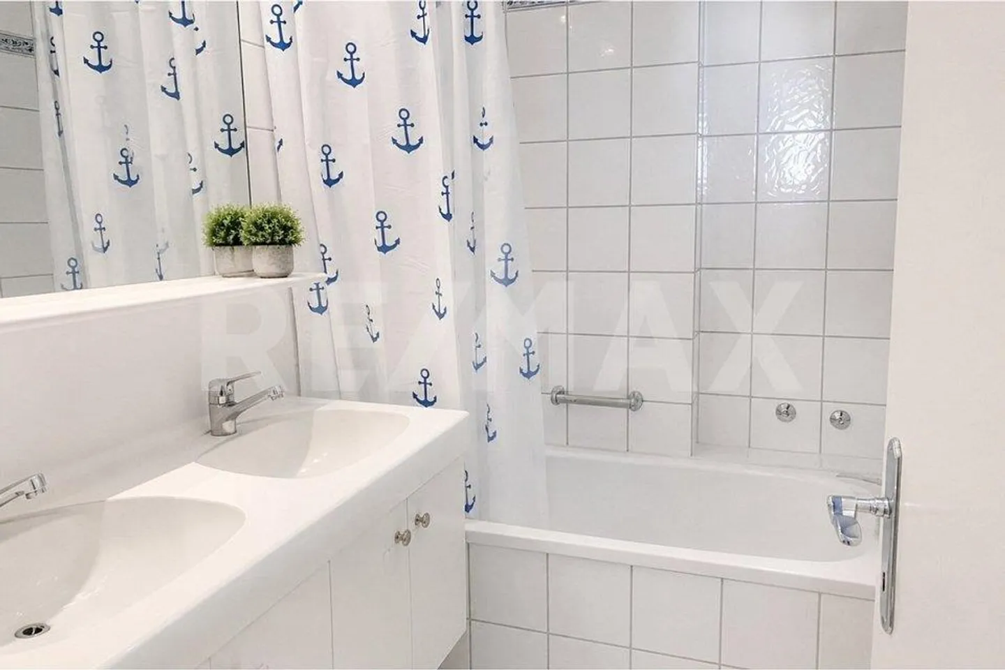 Bright 3.5-room condominium with 2 balconies in a central residential location - Photo 6 of 11