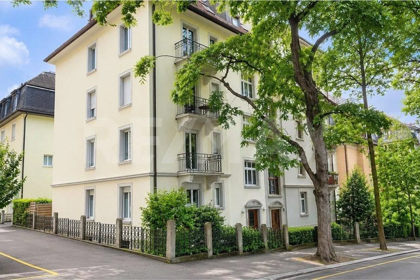 Bright 3.5-room condominium with 2 balconies in a central residential location - Photo 9 of 11