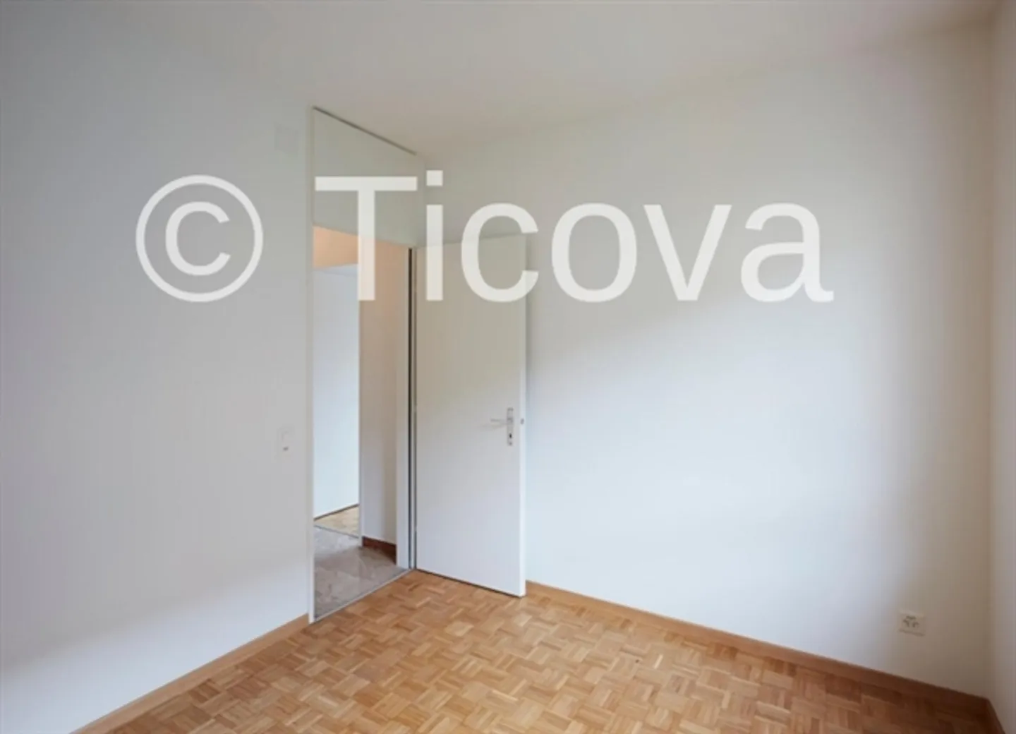 Renovated 2-Room Apartment 2025 - Photo 4 of 9