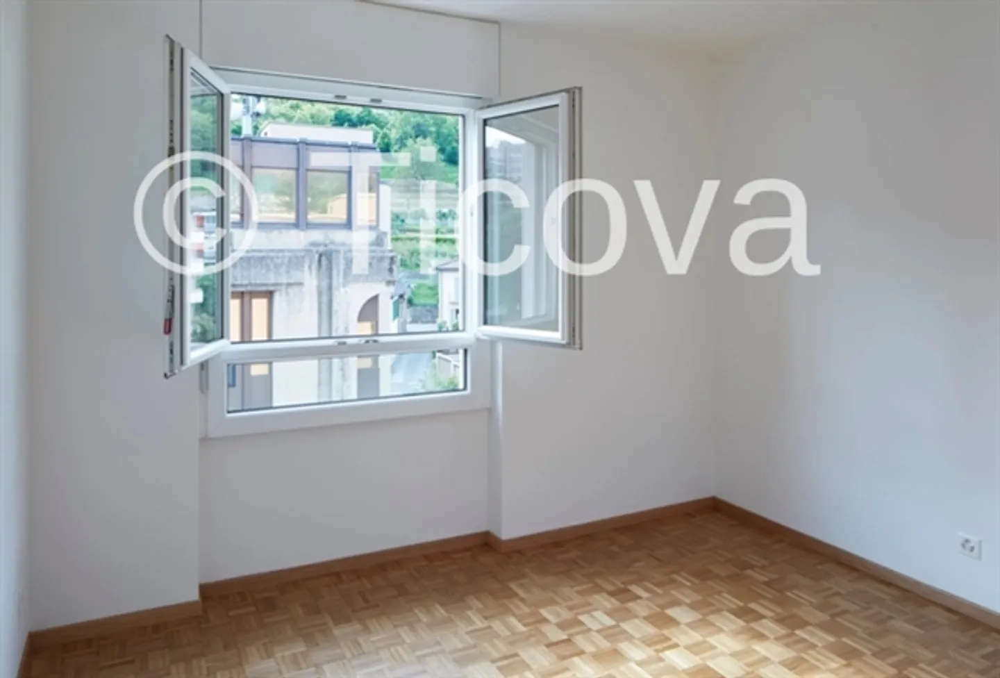 Renovated 2-Room Apartment 2025 - Photo 6 of 9