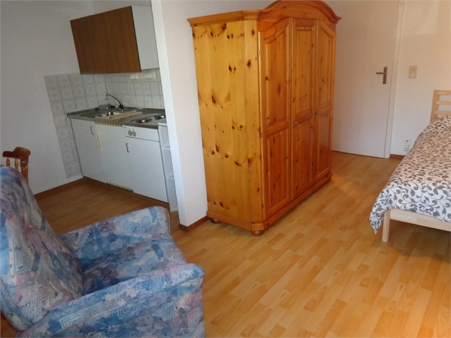 möbliertes Studio mit Küche und Dusche - Foto 4 von 5