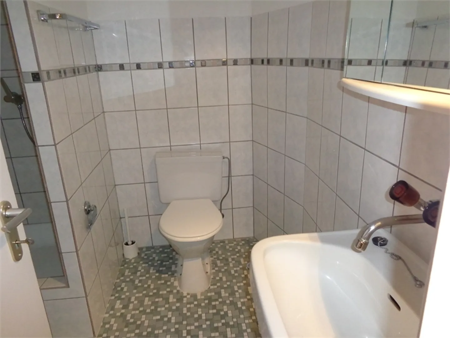 möbliertes Studio mit Küche und Dusche - Foto 2 von 5