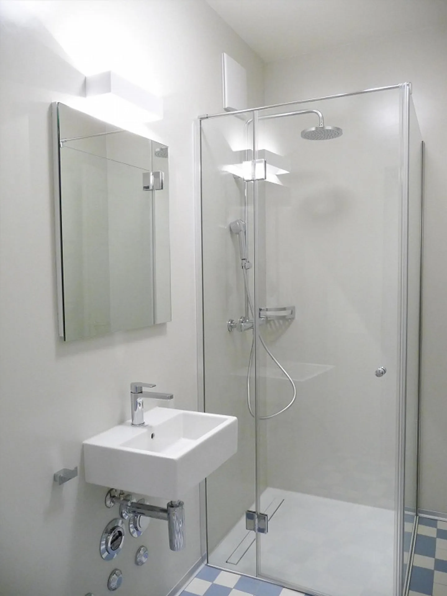 Exclusive Living - two net rents + 6 months parking space for free - Photo 3 of 8