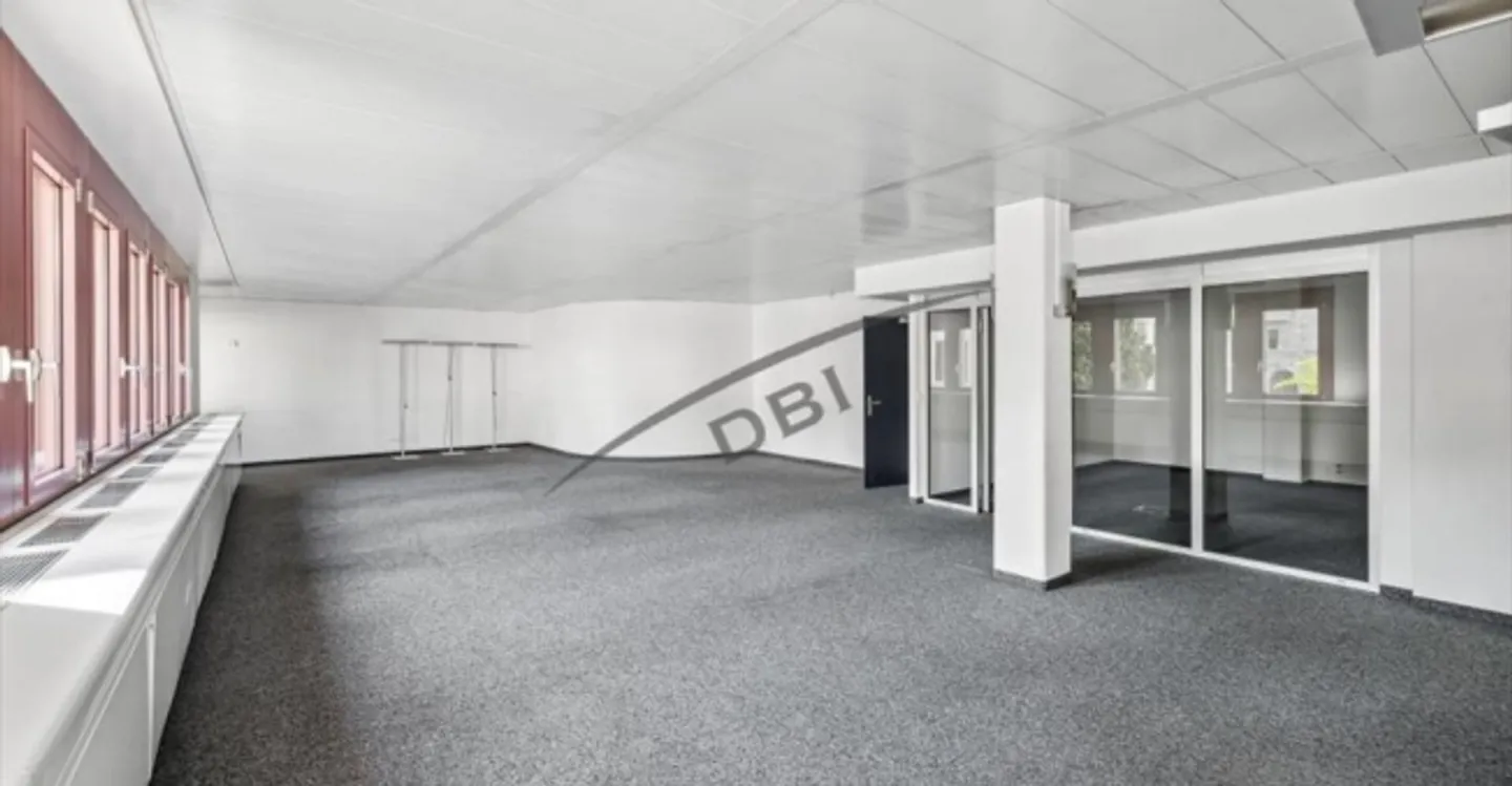 Office space for rent - Photo 2 of 12