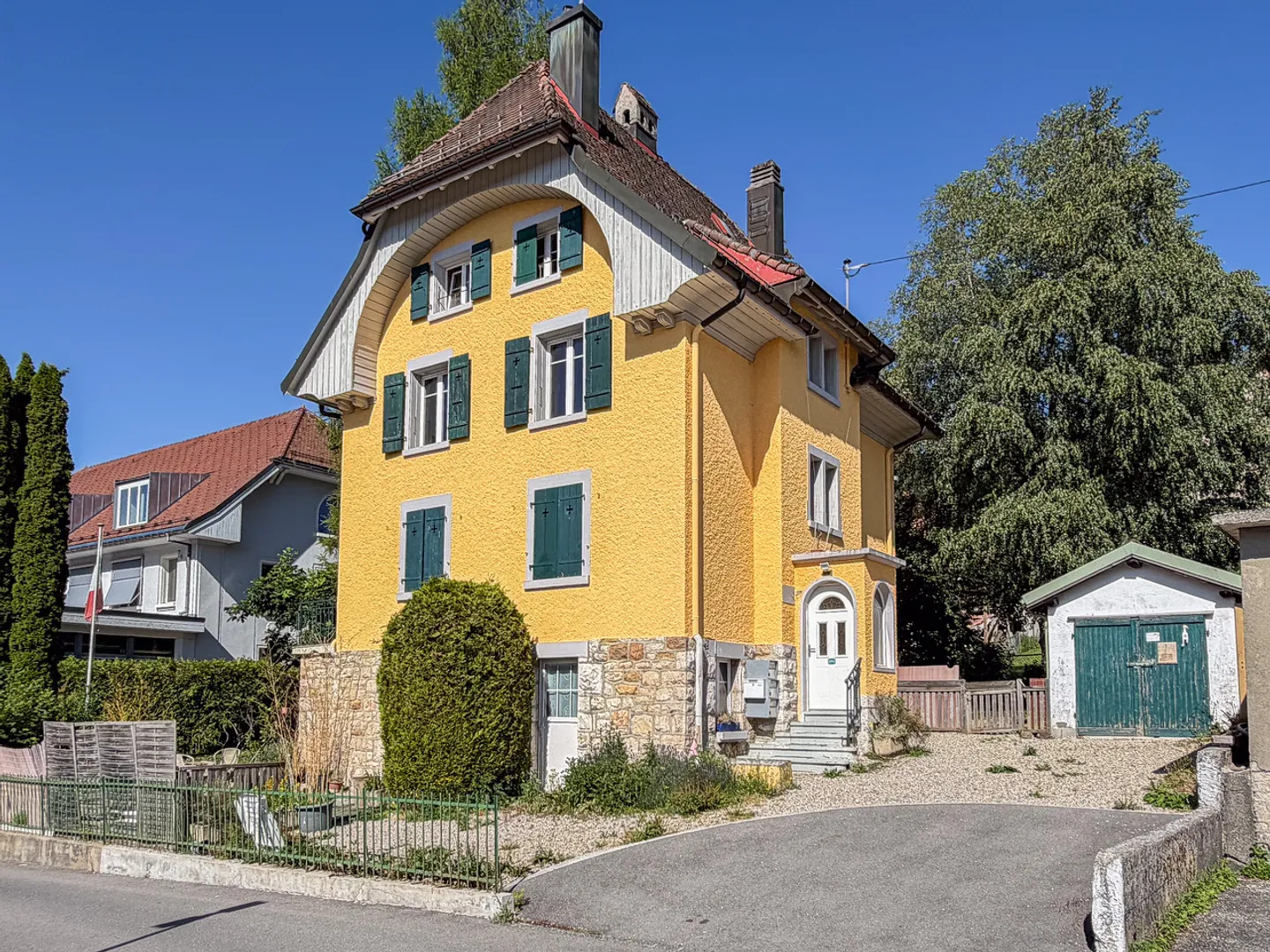 Rental house with 4 apartments and 1 garage in the center of Ste-Croix - Photo 1 of 24