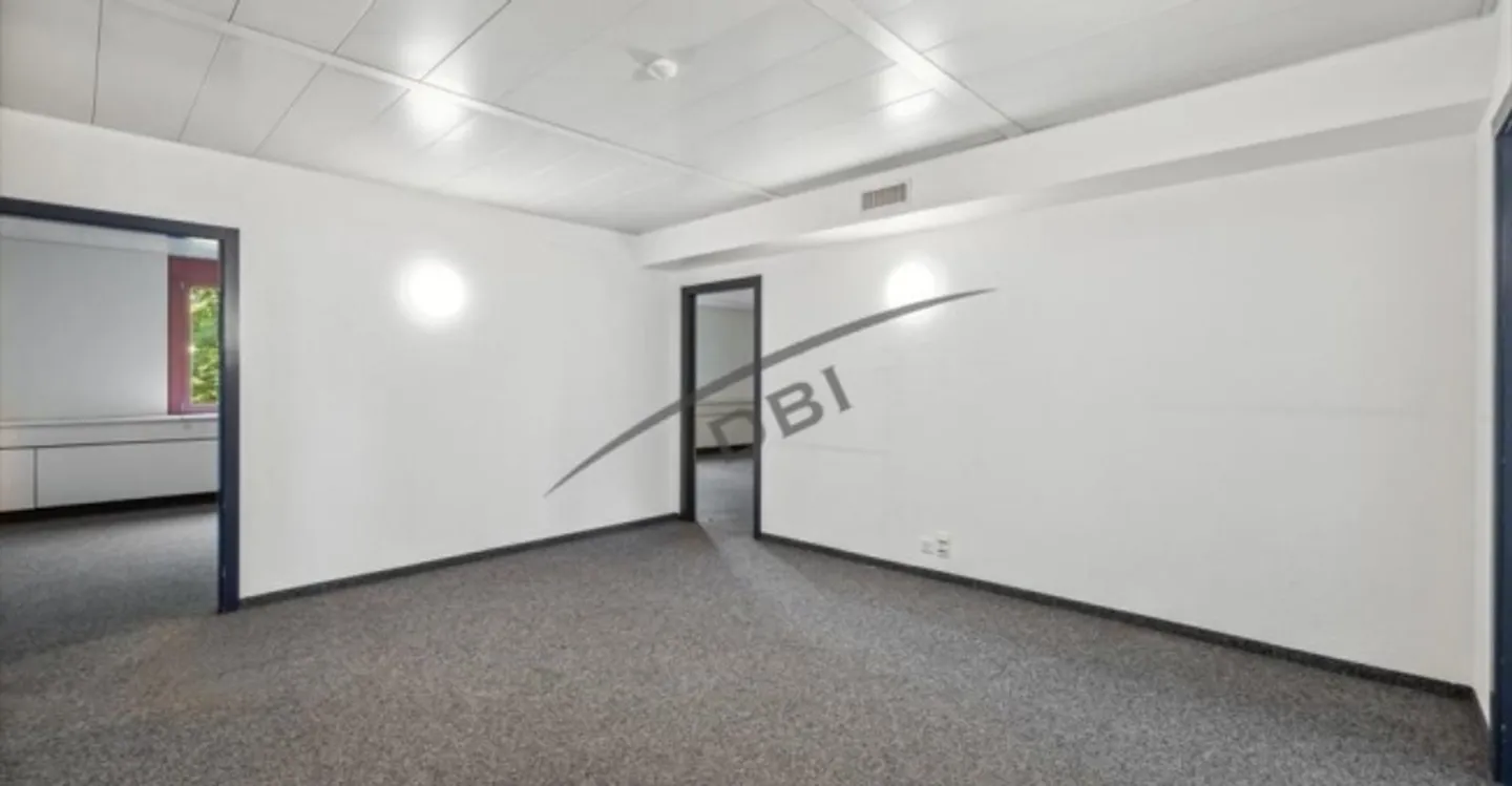 Office space for rent - Photo 4 of 12