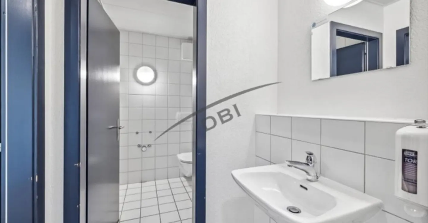 Office space for rent - Photo 8 of 12