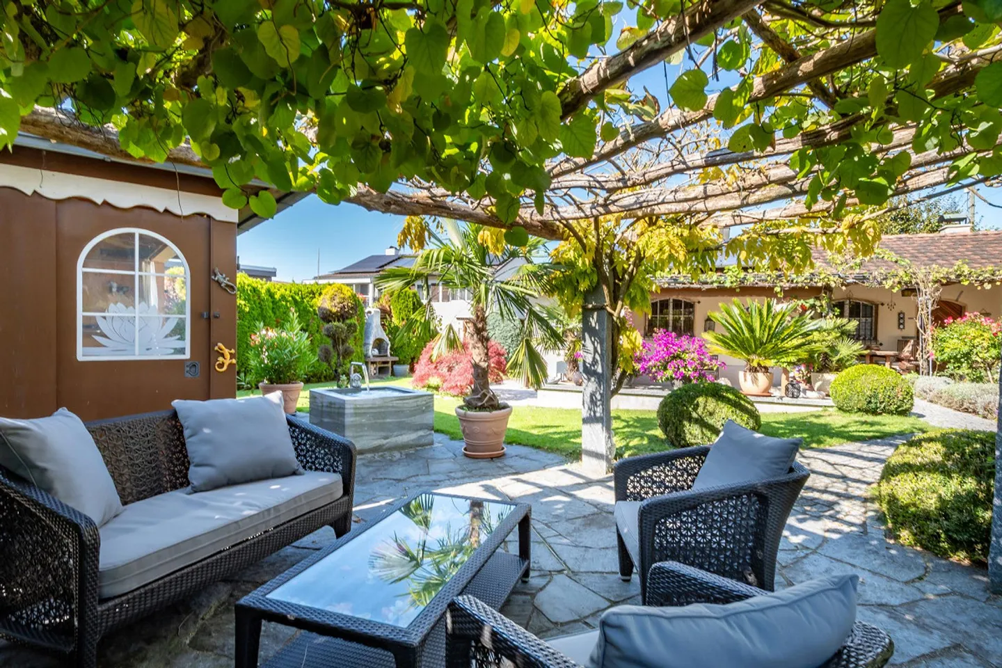 Freistehendes Einfamilienhaus mit sonnigem Gartenparadies - Foto 8 von 21