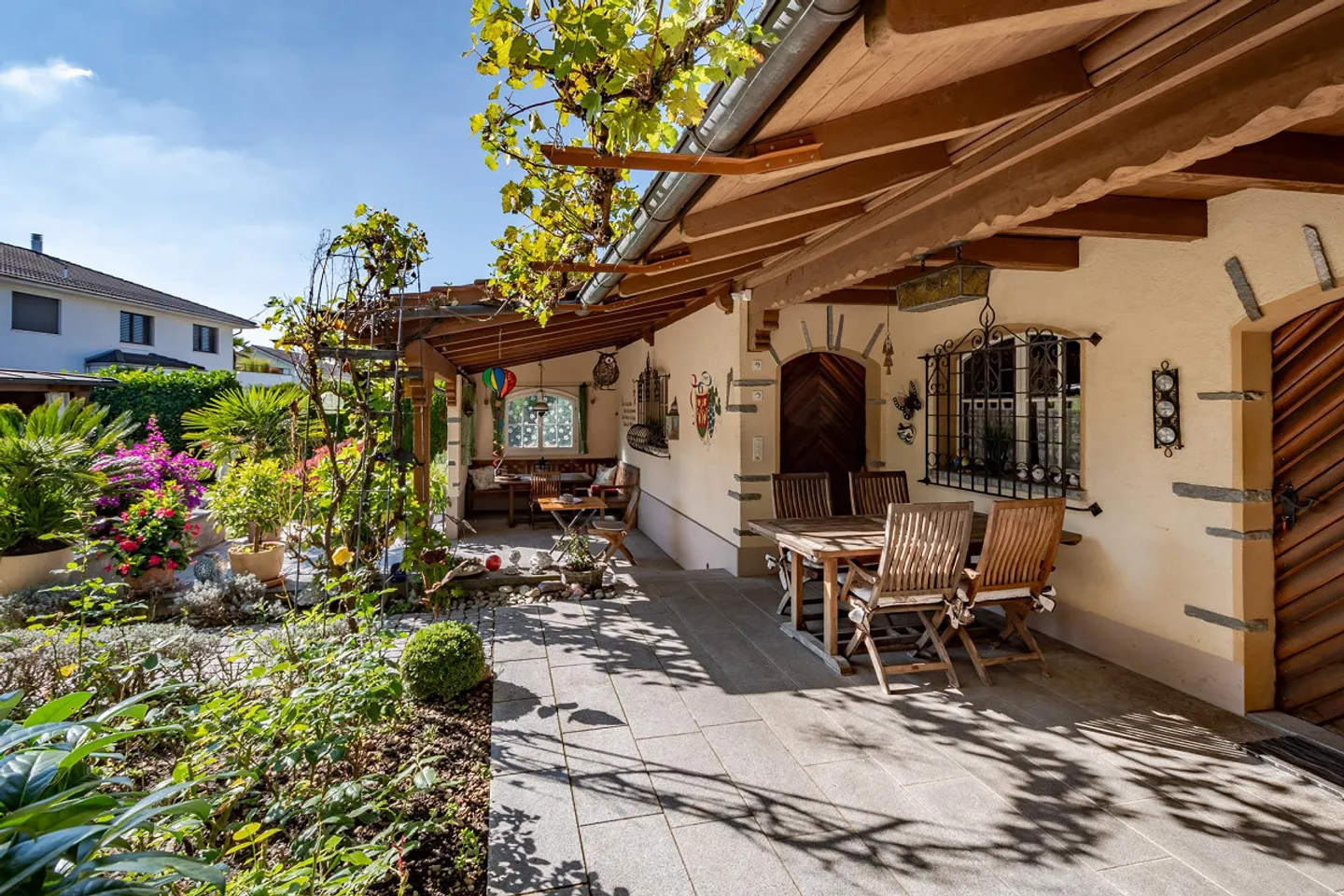 Freistehendes Einfamilienhaus mit sonnigem Gartenparadies - Foto 10 von 21