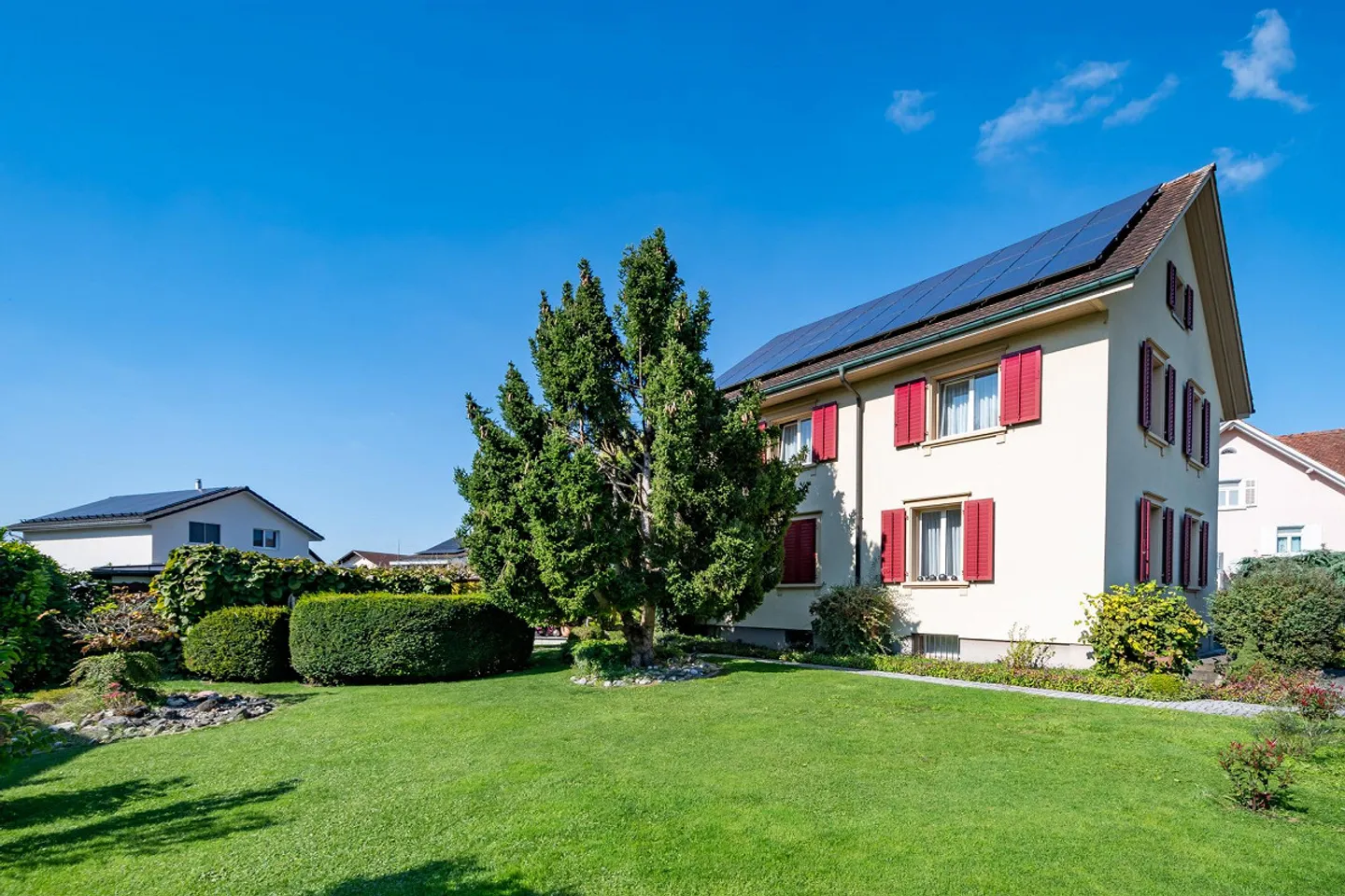 Freistehendes Einfamilienhaus mit sonnigem Gartenparadies - Foto 11 von 21