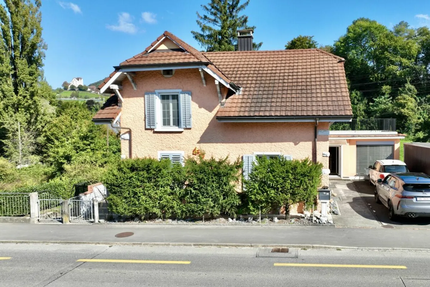 Maison individuelle spacieuse avec appartement - idéale pour les ménages multigénérationnels - Photo 1 sur 21