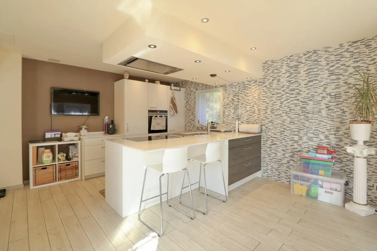 Maison individuelle spacieuse avec appartement - idéale pour les ménages multigénérationnels - Photo 3 sur 21