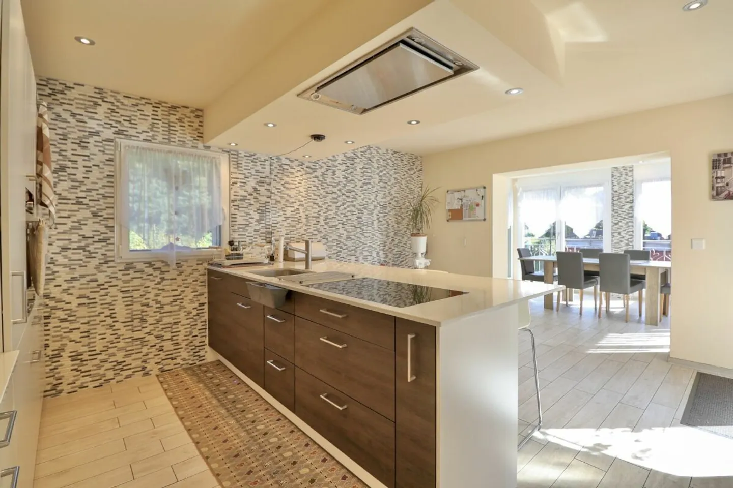 Maison individuelle spacieuse avec appartement - idéale pour les ménages multigénérationnels - Photo 5 sur 21