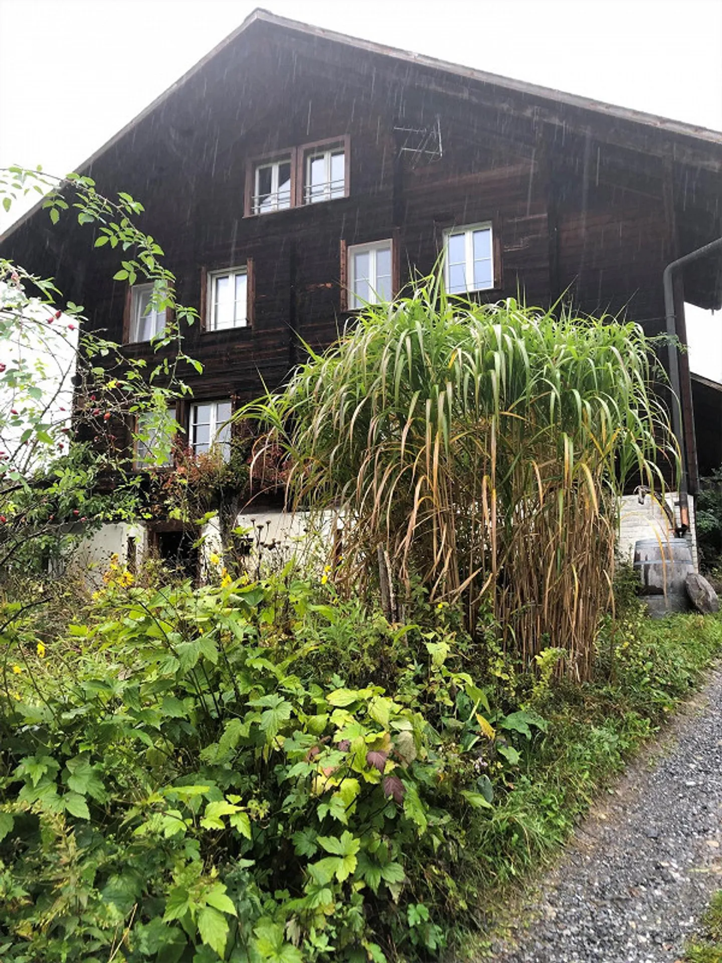 SOLD - Multi-family house with 3 residential units Meiringen BE - Photo 2 of 3