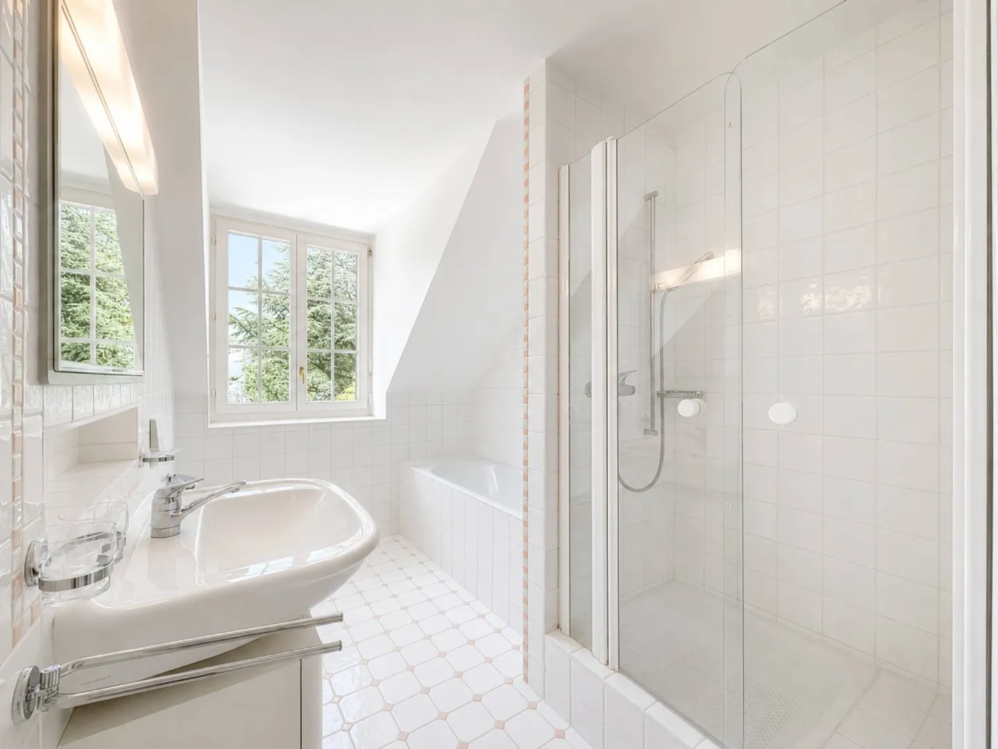 Family home with 10 rooms in a green setting - Photo 6 of 9
