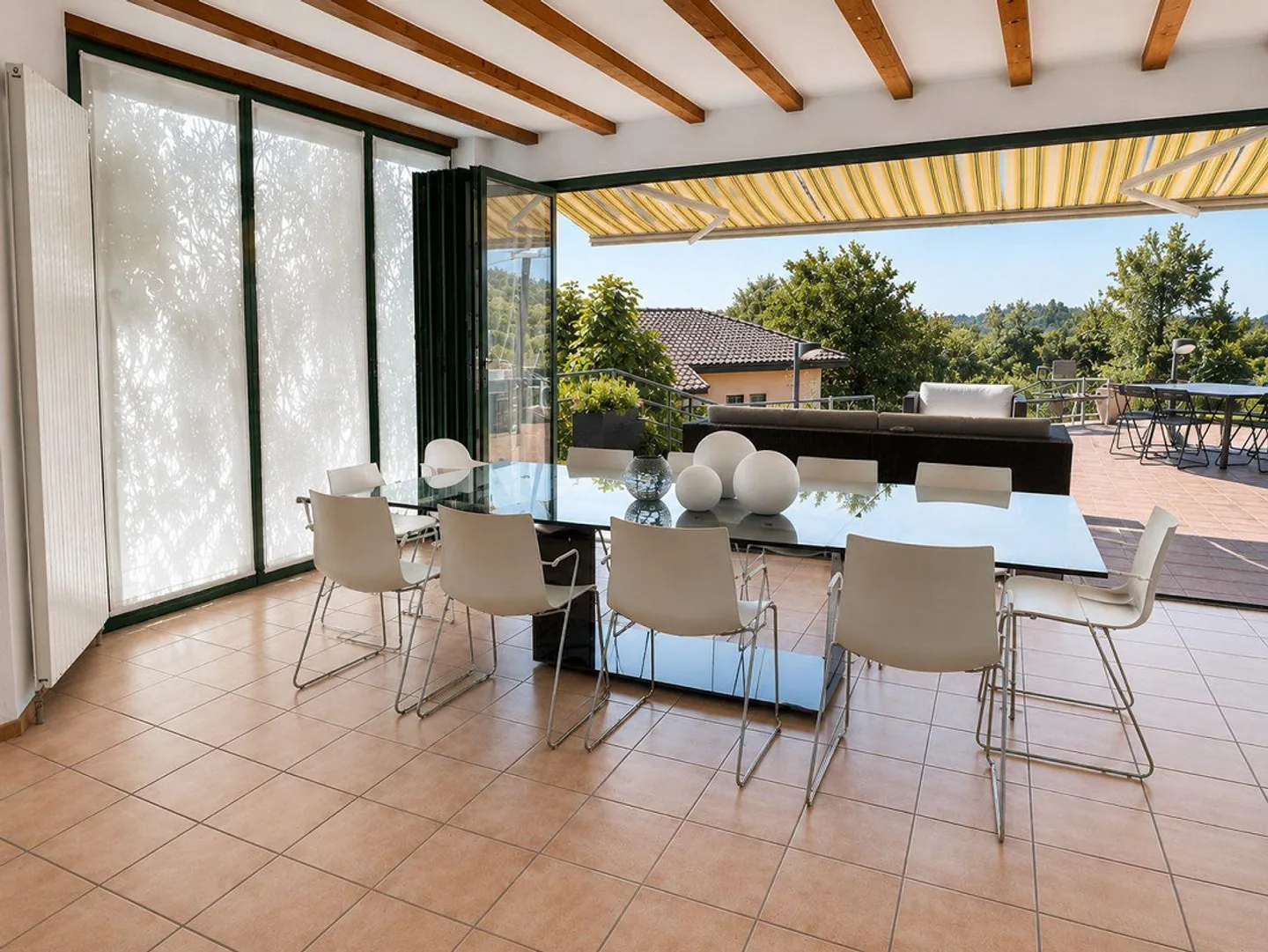 Bellissima villa con piscina nel verde - Foto 6 di 22