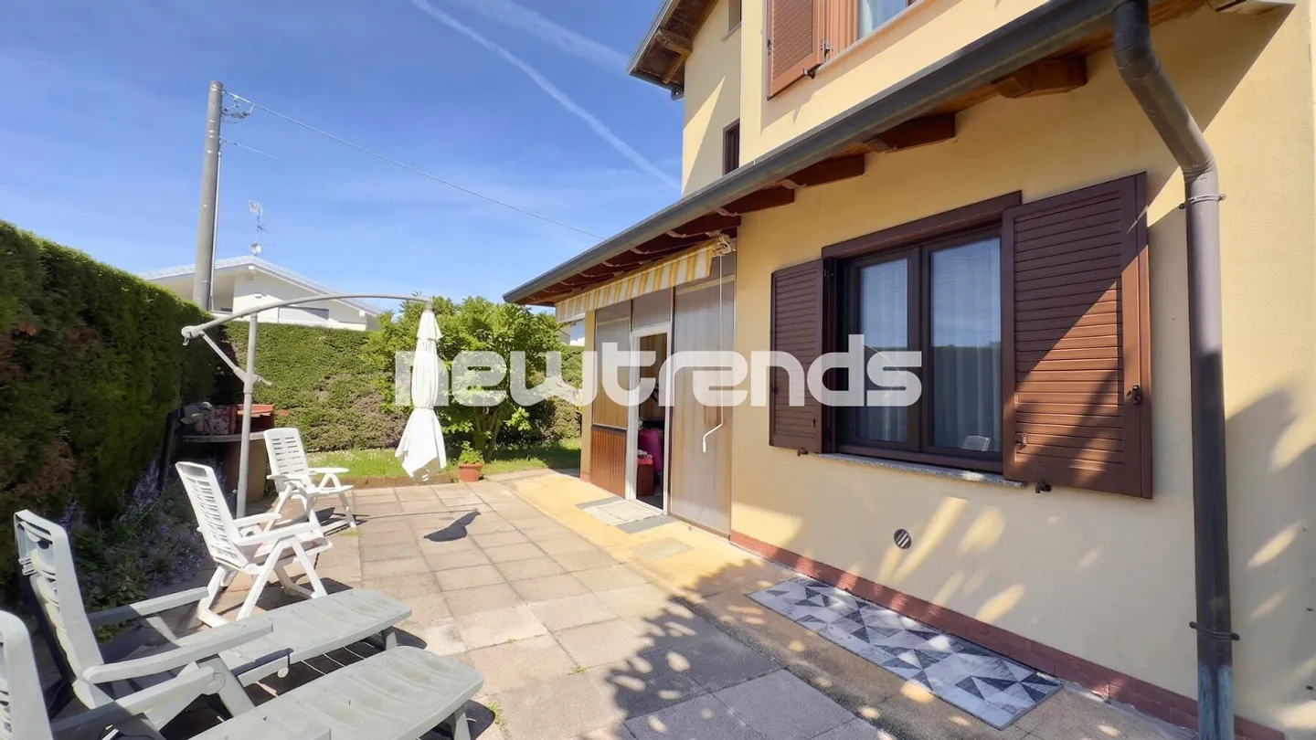 Uggiate con Ronago, border with Novazzano: independent villa with gi... - Photo 2 of 24