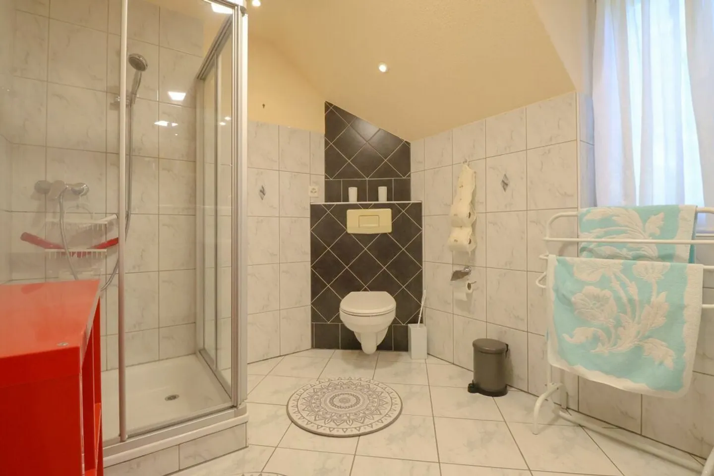 Maison individuelle spacieuse avec appartement - idéale pour les ménages multigénérationnels - Photo 11 sur 21