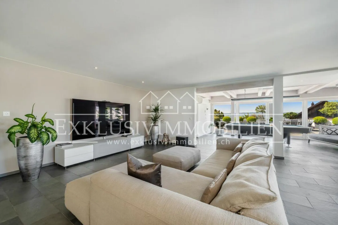 Welcome to your new home - tax-friendly and close to the city - Photo 2 of 6