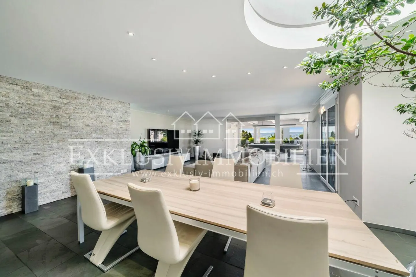 Welcome to your new home - tax-friendly and close to the city - Photo 3 of 6