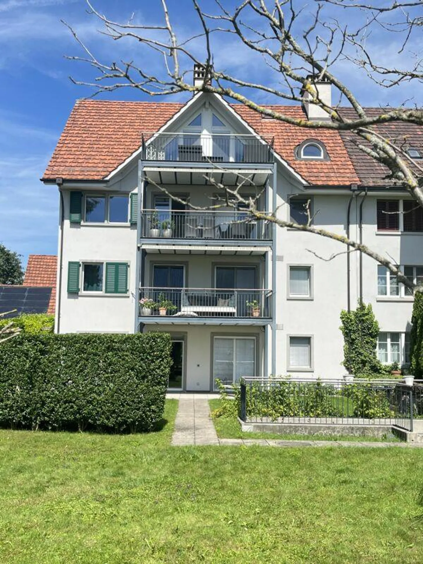 Sonnige 3.5-Zimmer-Gartenoase: stadtnah wohnen, traumhaften Umschwung geniessen! - Foto 4 von 10