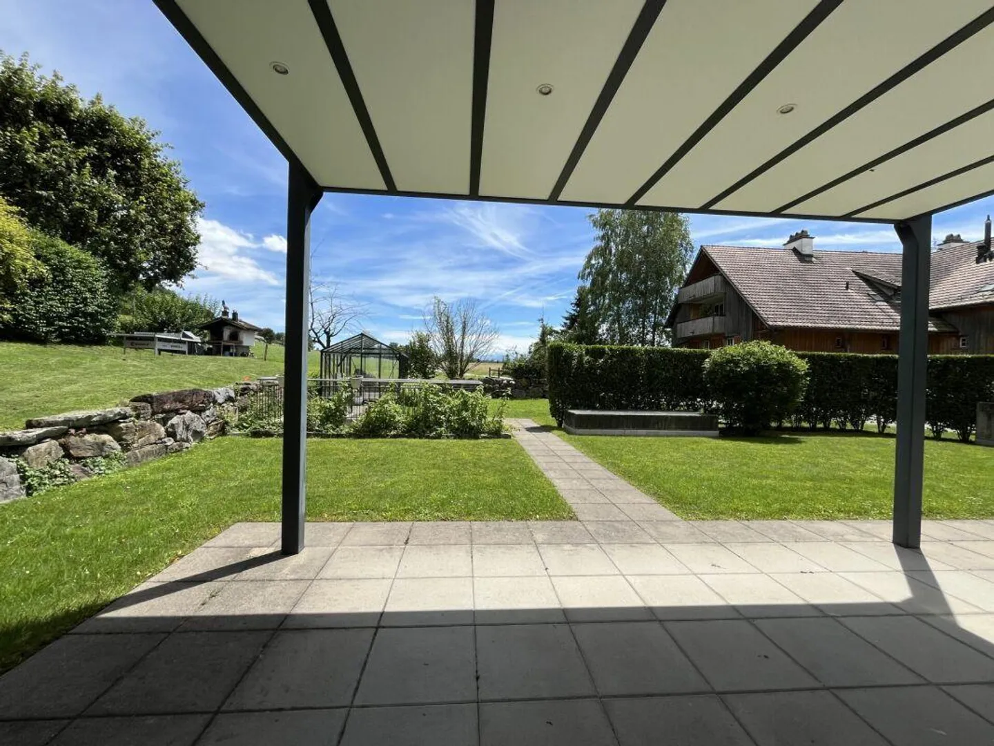 Sonnige 3.5-Zimmer-Gartenoase: stadtnah wohnen, traumhaften Umschwung geniessen! - Foto 6 von 10