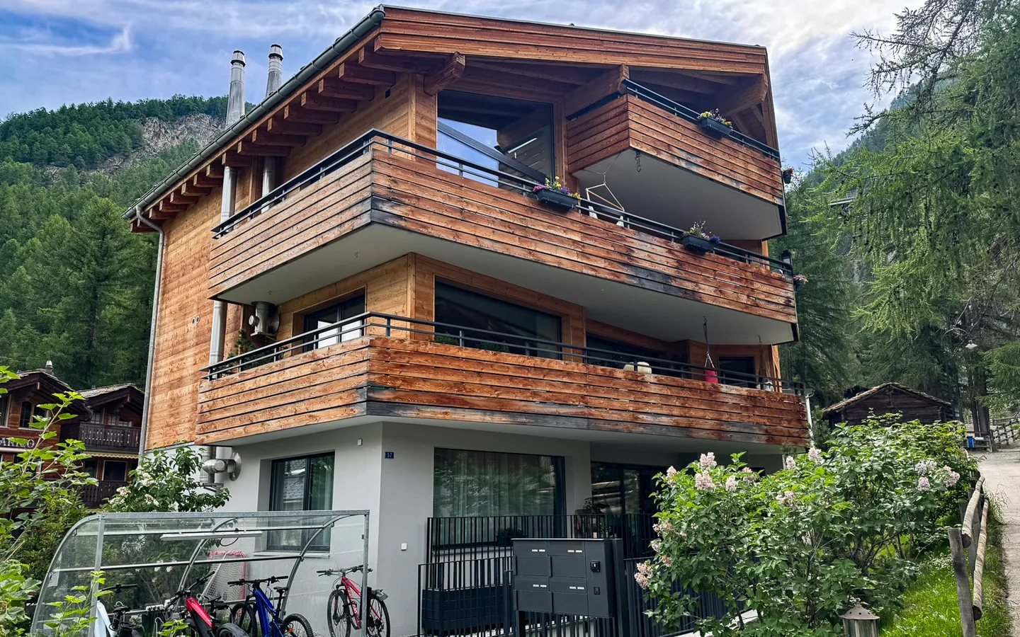Appartamento moderno di 3,5 stanze a Zermatt - Posizione tranquilla al confine della foresta - Foto 1 di 8