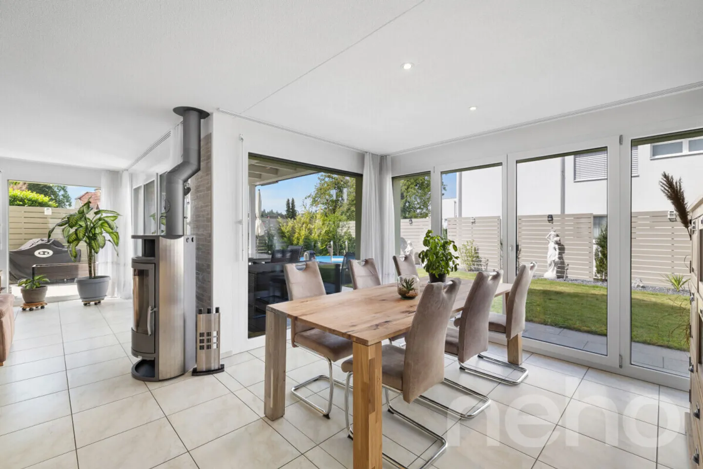 Elegante casa unifamiliare con giardino e piscina - ideale per le famiglie - Foto 3 di 13
