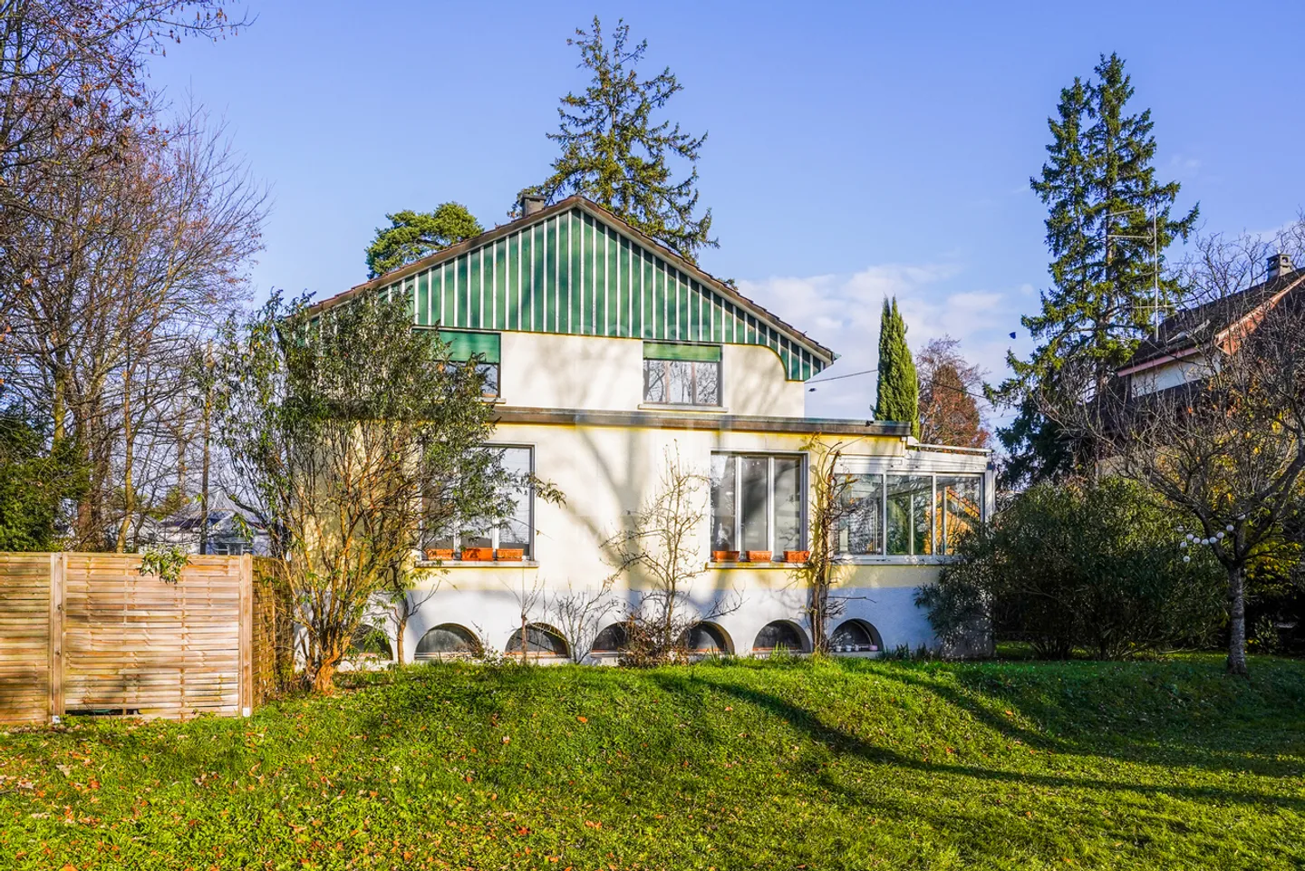 Charming Villa in Châtelaine - Photo 1 of 15