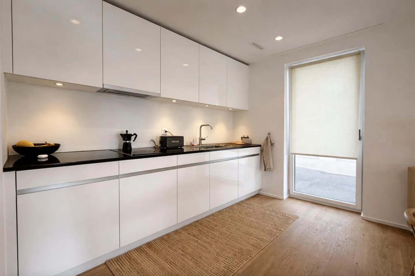 Bright Apartment with Large Terrace - Photo 7 of 11