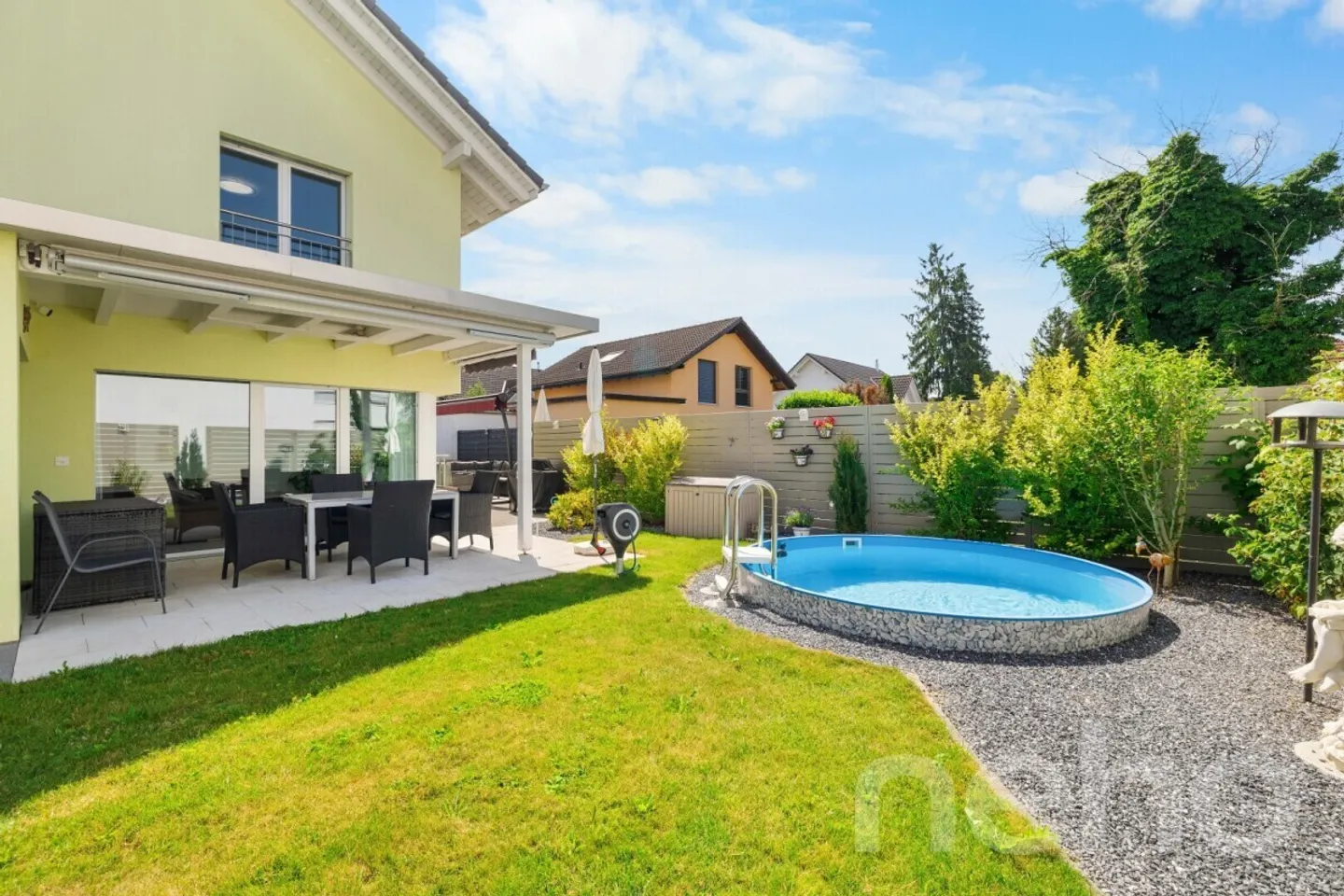 Elegante casa unifamiliare con giardino e piscina - ideale per le famiglie - Foto 2 di 13