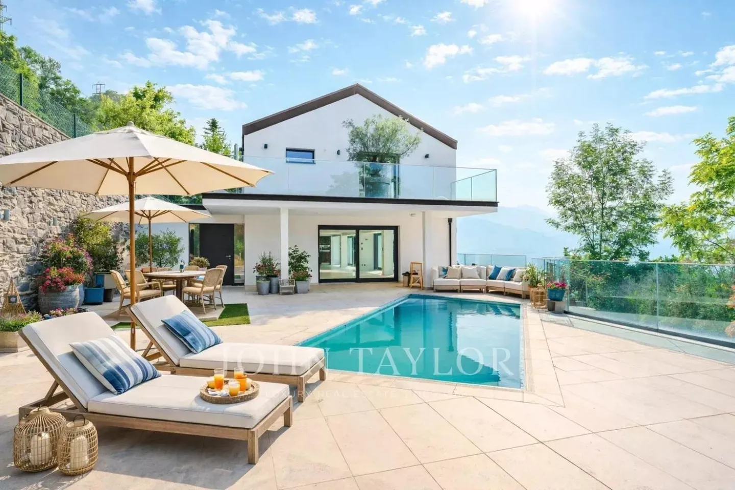 Atemberaubende Villa mit Seeblick - Foto 3 von 13