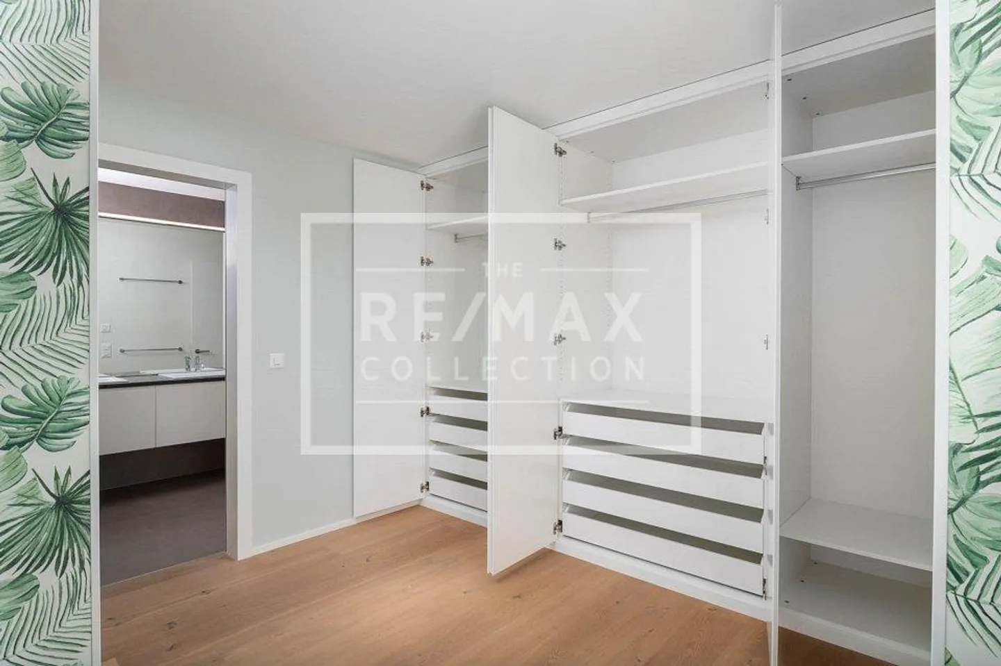 Noble Attic Penthouse on Zurich's Gold Coast - Photo 5 of 13